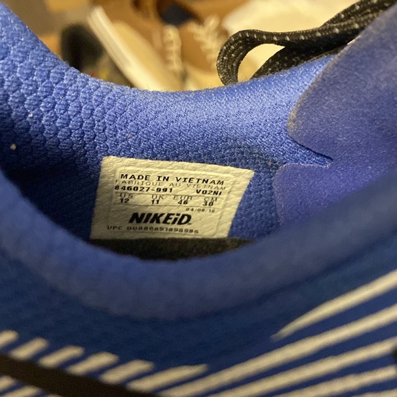 Nike Shoes 12 - Picture 2 of 3